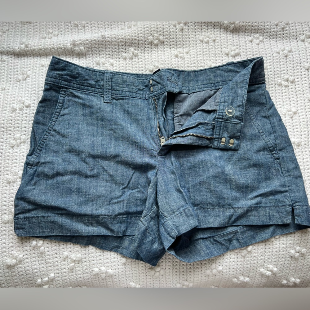 Gap shorts 3 inch shorts denim chambray size 0 never worn